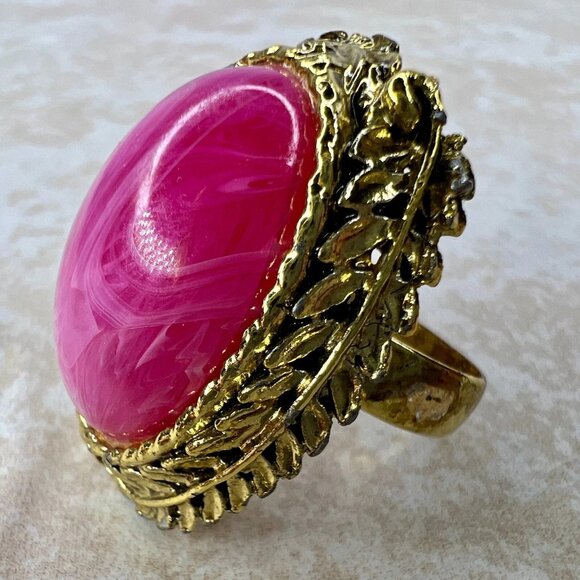Vintage Magenta Cabochon Gold Tone Ring Adjustable Retro Glam Size 8 - Picture 2 of 5